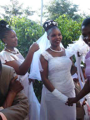 Harusi Hellen8.JPG (47541 Byte)