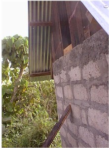 Rear of hut(27972 bytes)