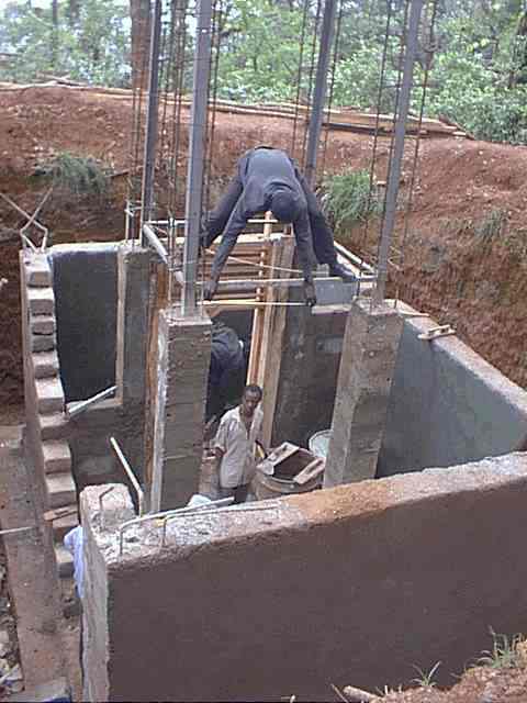 Roofbuild1.jpg (33636 bytes)