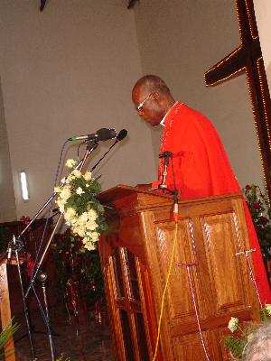 Askofu8.jpg (24837 Byte)