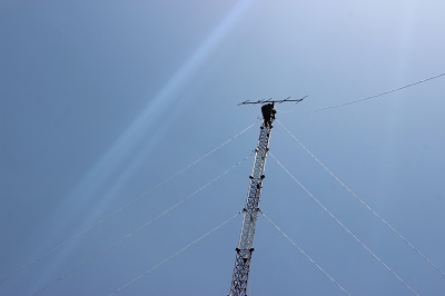  Reagen is mounting the new receiving antenna