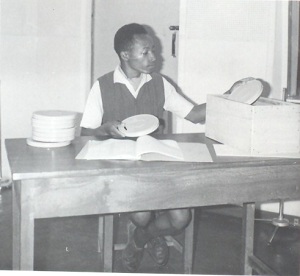 r History 8 getting tapses ready.jpg (23604 Byte)