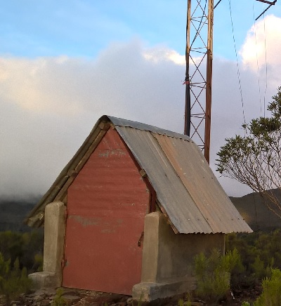 transmitterhut.jpg (57338 bytes)