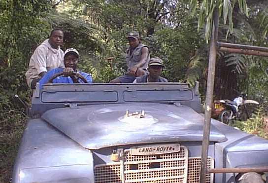 LandRover1.jpg (34387 bytes)