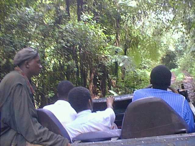 LandRover2.jpg (43620 bytes)